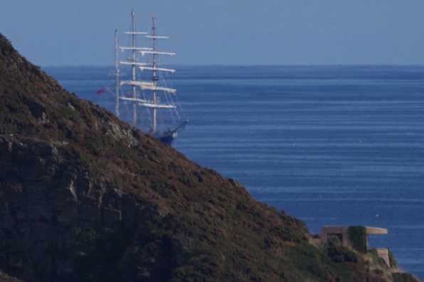 21 September 2022 - 15:37:44
Coming in to Dartmouth for an overnight visit is the tall ship Tenacious. A day earlier and it could have joined TS Royalist and TS Pelican of London on the Dartmouth Town Jetty
----------------
Tall ship Tenacious approaches Dartmouth